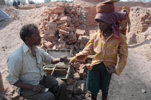 1265631671-migrant-labour-workers-at-brick-kiln-in-india242757_242757