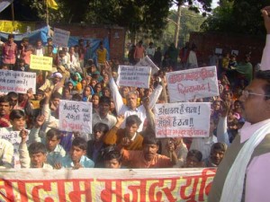 Almond worker strike 2009-12_3