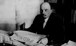 Lenin-reading-Pravda-c.19-007