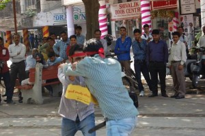 चण्डीगढ़ में पूँजीवादी राजनीति का भण्डाफोड़ करते हुए नाटक पेश करती नौजवान भारत सभा की टोली