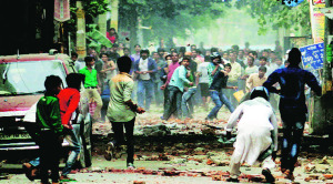 दिल्‍ली के त्रिलोकपूरी में दंगों की एक तस्‍वीर