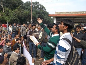 2014-12-15-GKP-Strike-Geeta-press-20