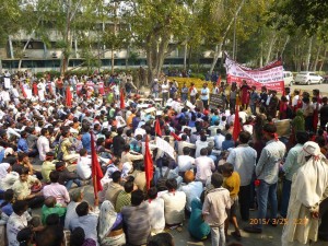 2015-03-25-Delhi-lathicharge-17