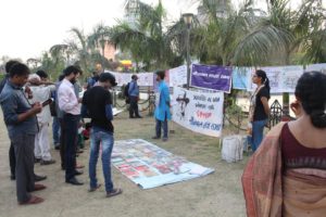 पटना में पुस्तक और पोस्टर प्रदर्शनी के दौरान नौभास के कार्यकर्त्ता