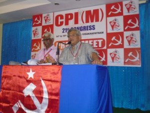 Sitaram+Yechury,+the+new+CPM+General-Secretary,+addressing+a+press+conference